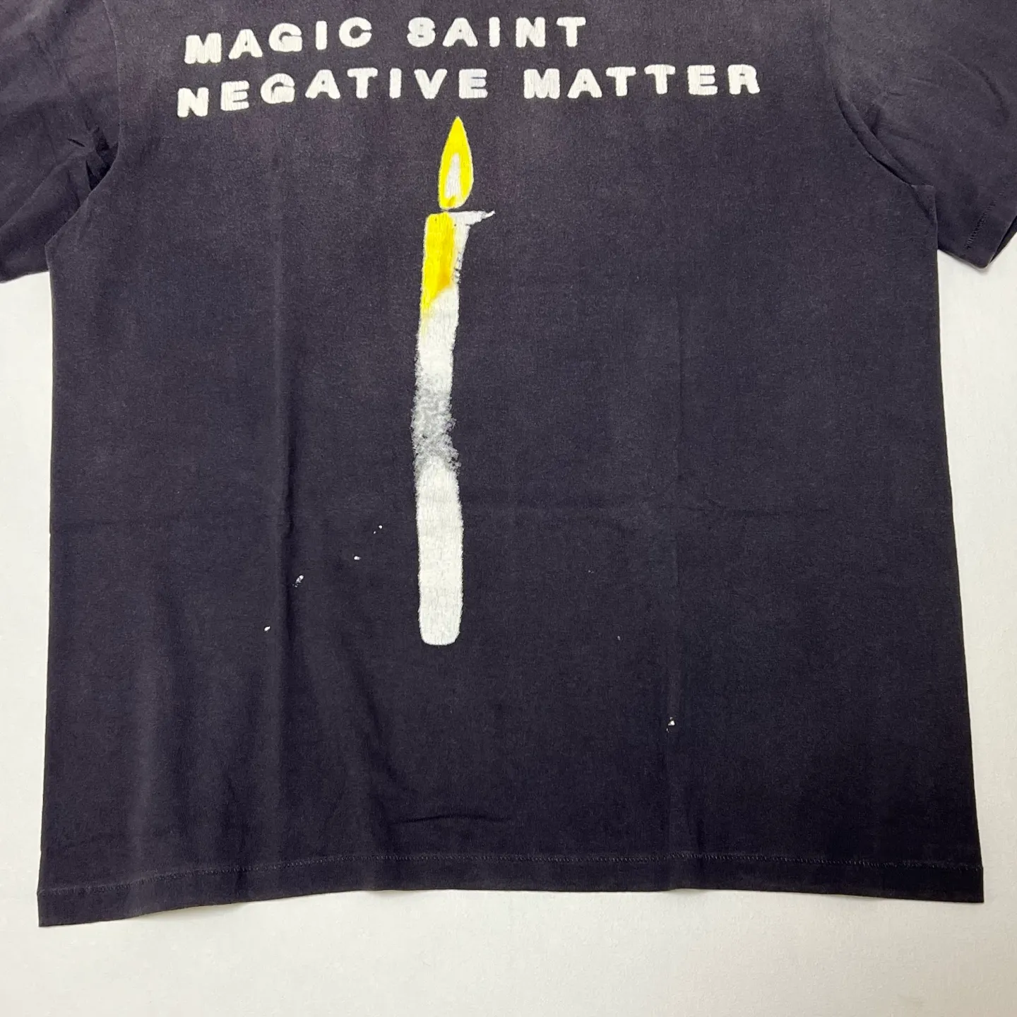SAINT Mxxxxxx CANDLE SS TEE/BLK Slogan candle distressed TEE Little angel short sleeves on the back Washed in black S-XL Same as the original version Cylindrical side seam OE yarn fabric Garment dyeing Fade in heavy washes Fade with horse plaster on the bust Correct version matching Original version accessories Original level printing restoration